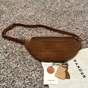 MANDRN leather Fanny pack